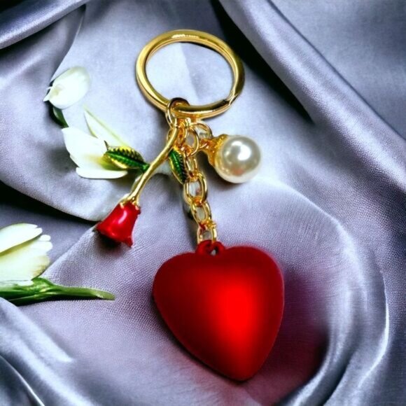 Dimensional Heart & Rose Keychain l Gold Hardware l Rose accent l New - Picture 6 of 6